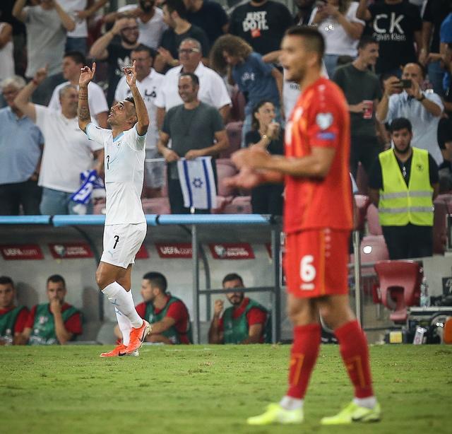  巴黎人梯队新星闪耀，首秀破门助球队稳居榜首