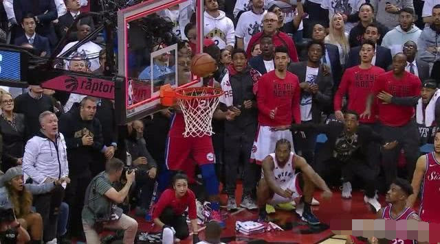  霍勒迪防守建功雄鹿击败凯尔特人队